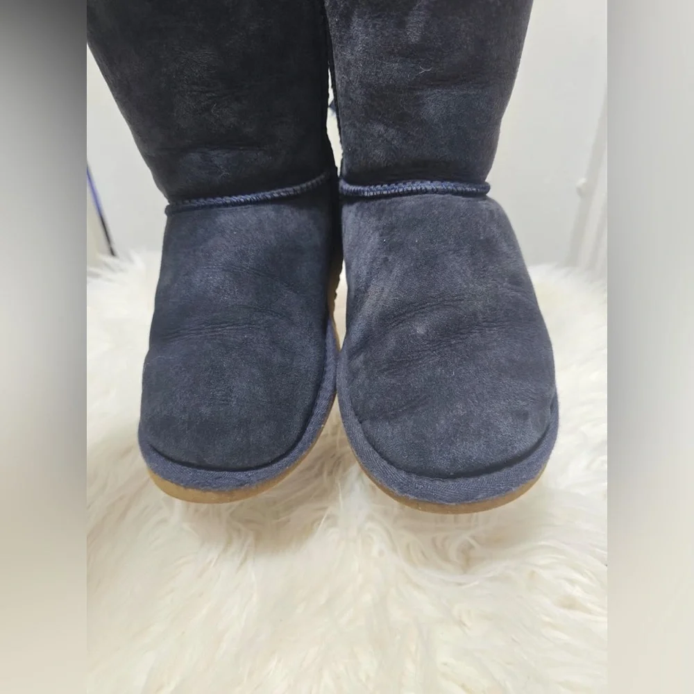 UGG Kid’s Bailey Bow II boots in a navy blue suede